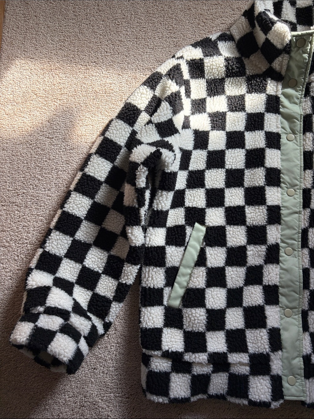 Vans | Checkerboard Sherpa Jacket in Black & White with Mint Trim - Picture 2 of 11